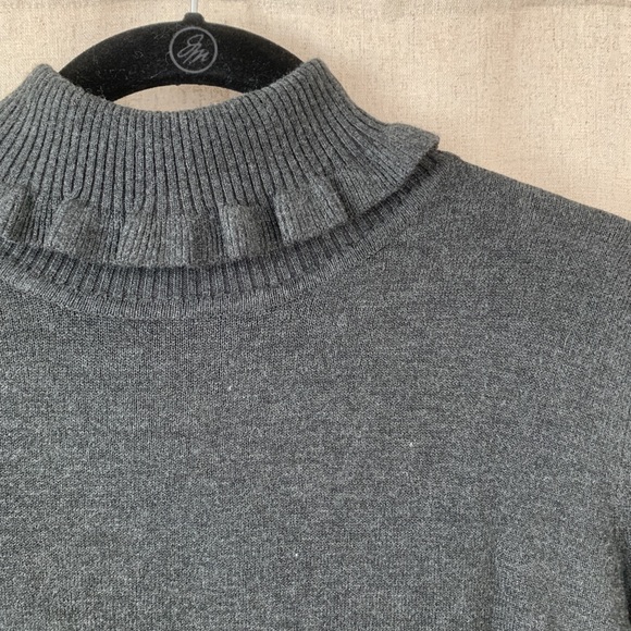 Turtle Neck - Picture 2 of 5